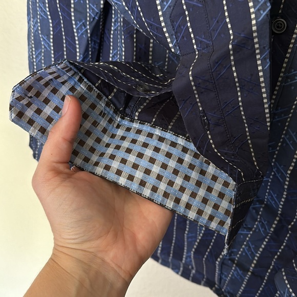 Robert Graham Blue Botton-Down with Embroidery Detail Size Medium, Men’s - Picture 4 of 6